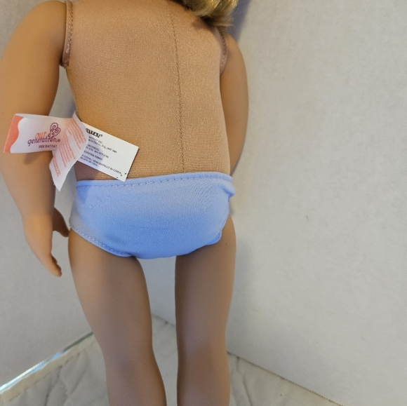 2023 OUR GENERATION 18"DOLL WITH 4PC OUTFIT INCLUDED - Picture 6 of 8
